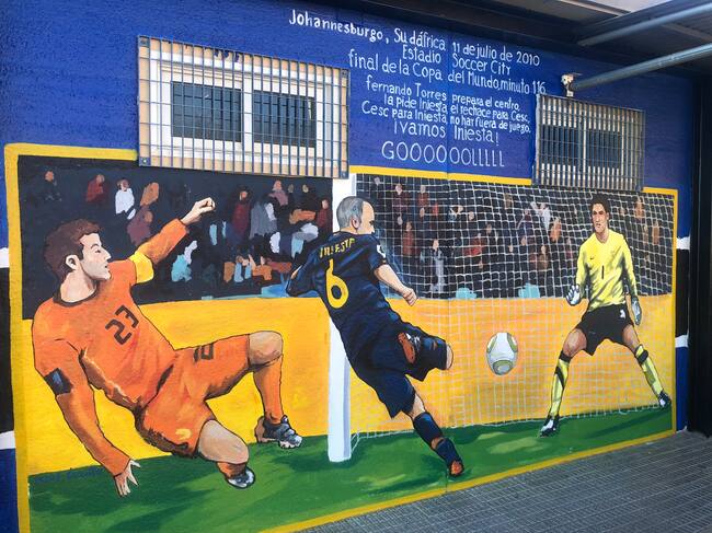 Mural del gol de Iniesta en Los Belones CF